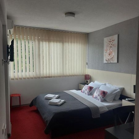 Rooms S&S Milicevic U Strogom Centru Aleksandrovca Aleksandrovac Εξωτερικό φωτογραφία